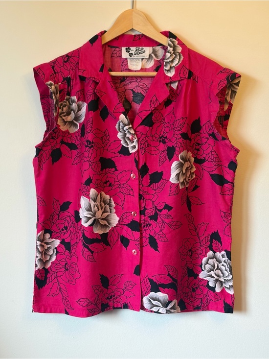 Hilo Hattie Tops - Vintage Hilo Hattie Hawaiian Floral Button-Down Sleeveless Blouse - size X